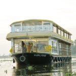 luxury houseboat with jaccuzzi
